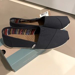 New with tags TOMS navy blue alpargata